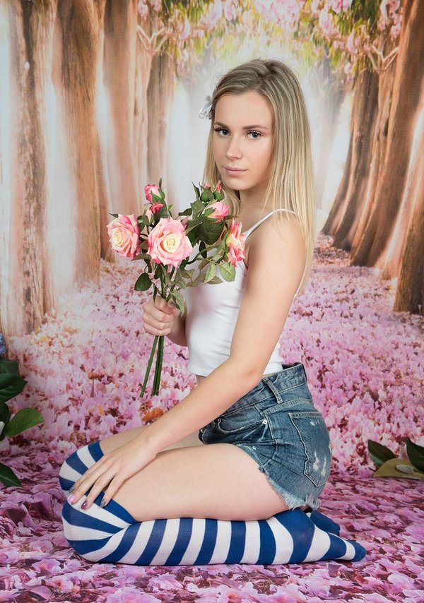 Юлия, 24 года, 1 размер груди